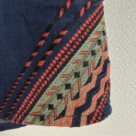 BDG Embroidered Denim Shorts Size 29 Dark Wash Boho Festival Low Rise Stretch - Picture 6 of 14